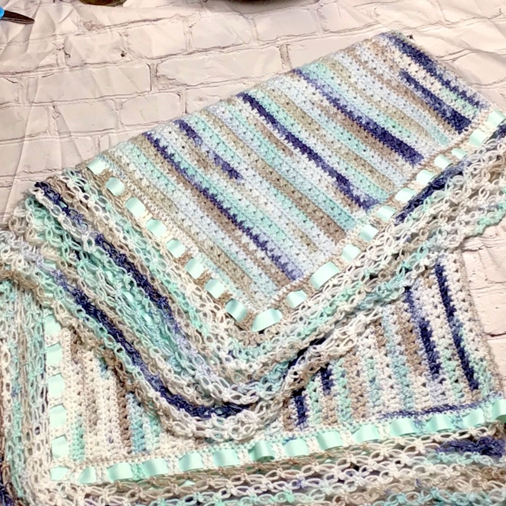 Gorgeous Crochet Blanket 33x44 inch